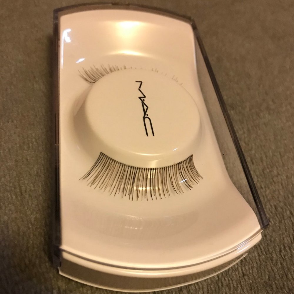 MAC False Lashes, C85